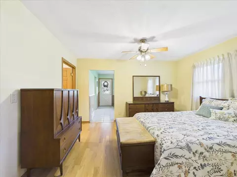 Bedroom - 406 N Oak Ln, Dixon, IL 61021 photo 3 of 6