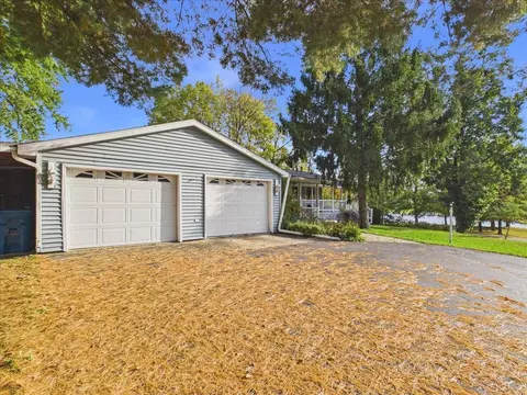 Exterior - 406 N Oak Ln, Dixon, IL 61021 photo 3 of 19