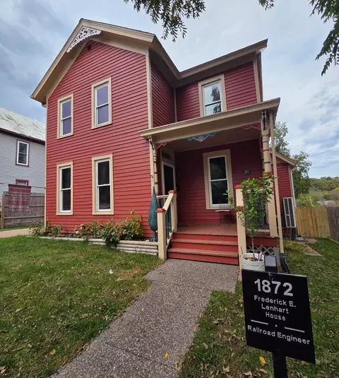 203 Park Ave, Galena, IL 61036