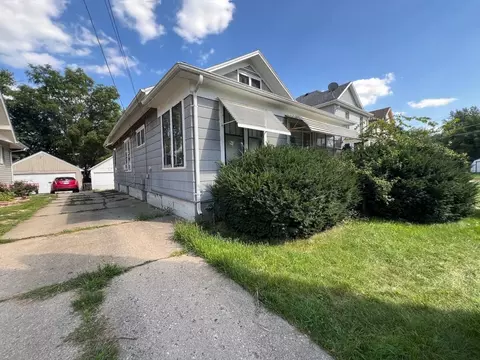 1239 S Float Ave, Freeport, IL 61032 photo 2