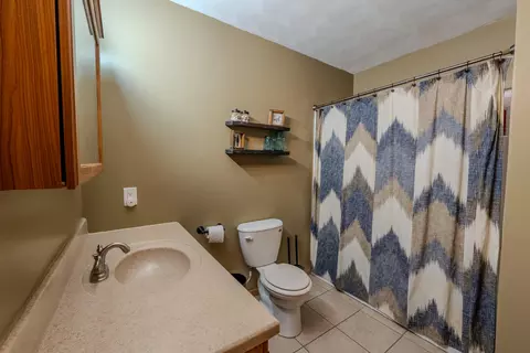 Bath - 1733 Lake Summerset Rd, Lake Summerset, IL 61019 photo 1 of 3