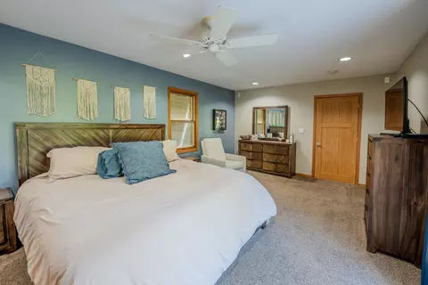 Bedroom - 1733 Lake Summerset Rd, Lake Summerset, IL 61019 photo 6 of 6