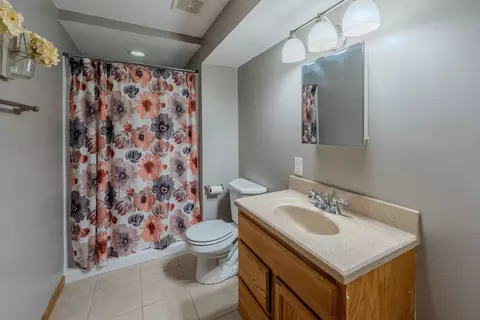 Bath - 1733 Lake Summerset Rd, Lake Summerset, IL 61019 photo 3 of 3