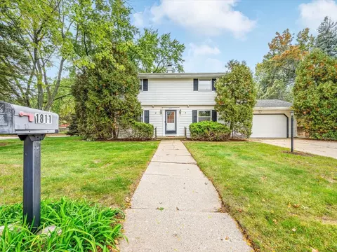 1811 Larkspur Dr, Rockford, IL 61107