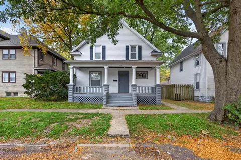 810 10th St, Rockford, IL 61104