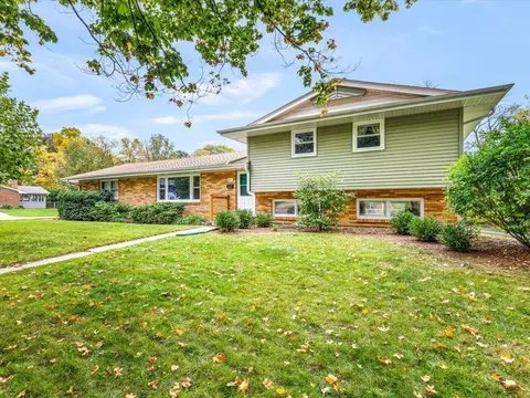 423 Wood Rd, Rockford, IL 61107