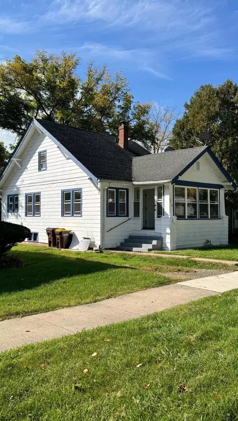 2018 Chestnut St, Rockford, IL 61102