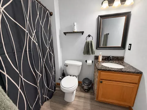 Bath - 10164 Monarch Rd, Roscoe, IL 61073 photo 1 of 2