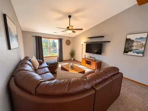 Living - 10164 Monarch Rd, Roscoe, IL 61073 photo 2 of 4