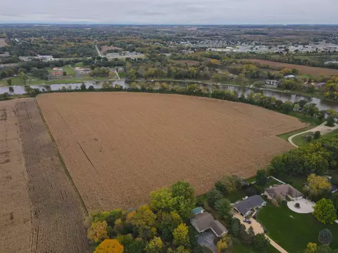 000 Rivers Bend Rd, Roscoe, IL 61073 photo 12