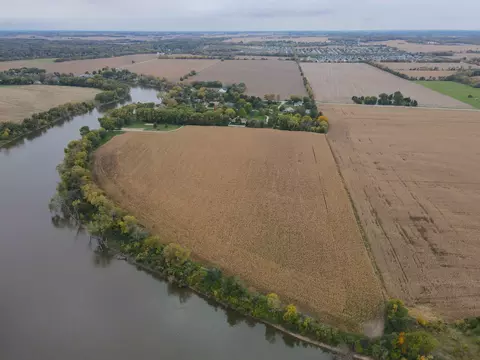 000 Rivers Bend Rd, Roscoe, IL 61073 photo 8