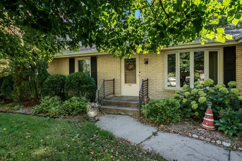 739 Roosevelt Rd, Machesney Park, IL 61115