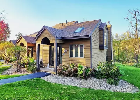 9 Creekwood Ln, Galena, IL 61036