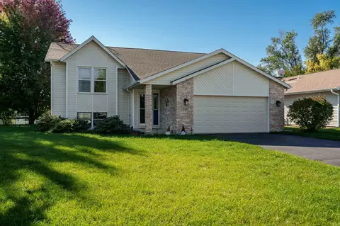 545 Rivercove Ct, Machesney Park, IL 61115