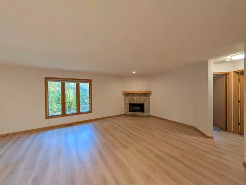 Living - 481 Marstonmoor Rd, Lake Summerset, IL 61019 photo 2 of 3