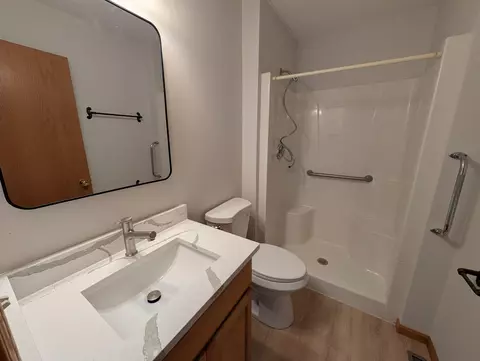 Bath - 481 Marstonmoor Rd, Lake Summerset, IL 61019 photo 2 of 2