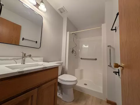 Bath - 481 Marstonmoor Rd, Lake Summerset, IL 61019 photo 1 of 2