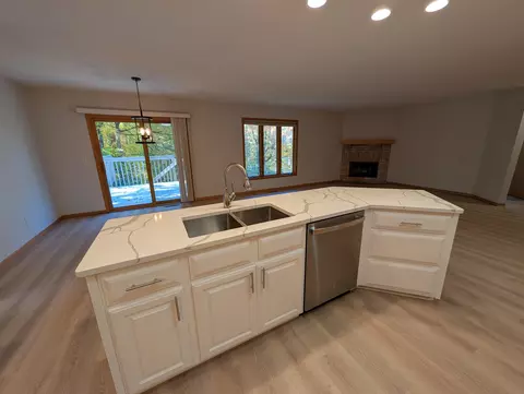 Kitchen - 481 Marstonmoor Rd, Lake Summerset, IL 61019 photo 2 of 3