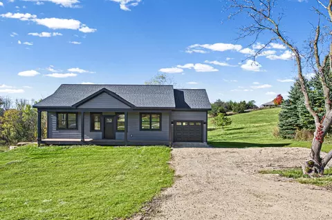 3 Harvest Ln, Galena, IL 61036