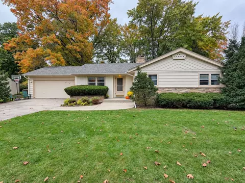 2004 Greenfield Ln, Rockford, IL 61107