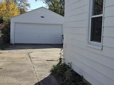 Exterior - 1908 Pierce Ave, Rockford, IL 61103 photo 5 of 8