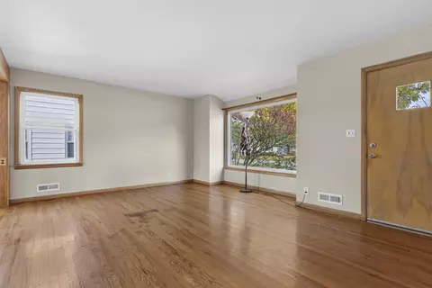 Living - 1908 Pierce Ave, Rockford, IL 61103 photo 1 of 4