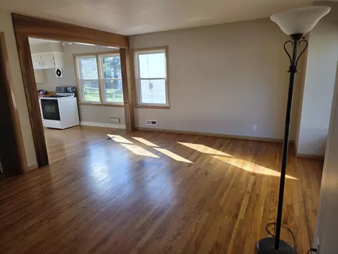 Living - 1908 Pierce Ave, Rockford, IL 61103 photo 2 of 4