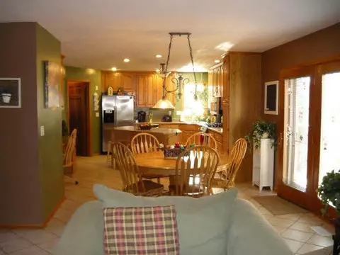 10048 Pamela Dr, Roscoe, IL 61073 photo 5