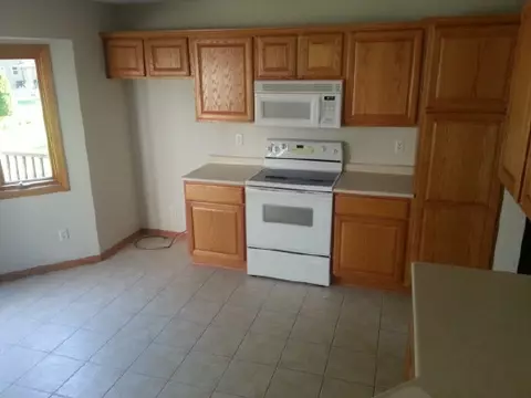 10334 Geneva Dr, Roscoe, IL 61073 photo 4