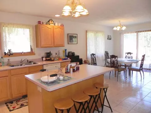 363 Corkhill Ct, Lake Summerset, IL 61019 photo 5