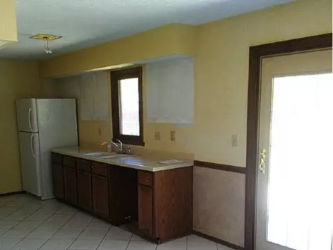 5650 Coyote Tr, Roscoe, IL 61073 photo 3