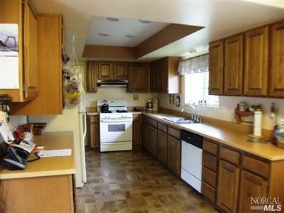 1700 Daphne Dr, Willits, CA 95490 photo 3