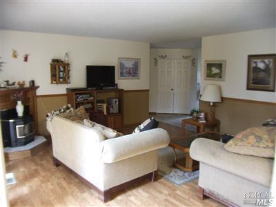 1700 Daphne Dr, Willits, CA 95490 photo 4