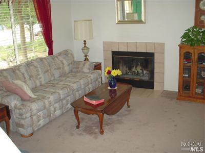 1067 Ruby Dr, Vacaville, CA 95687 photo 2