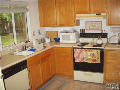 1067 Ruby Dr, Vacaville, CA 95687 photo 4