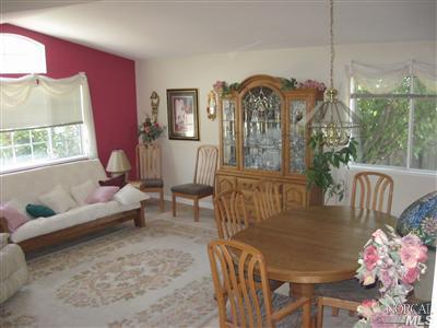 405 Bloom Dr, Dixon, CA 95620 photo 2