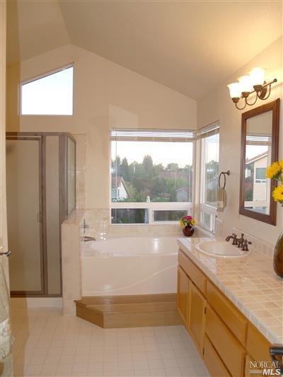 693 Miramar Ct, Windsor, CA 95492 photo 9