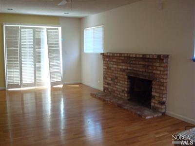 357 Honeysuckle Dr, Fairfield, CA 94533 photo 2