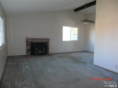 580 E Creekside Cir, Dixon, CA 95620 photo 2