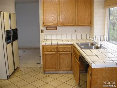 448 Limerick Rd, Pinole, CA 94564 photo 3