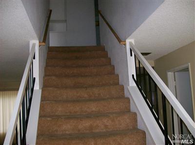 196 Iris Ct, Vallejo, CA 94591 photo 2