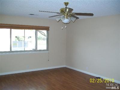 341 Daffodil Dr, Fairfield, CA 94533 photo 2