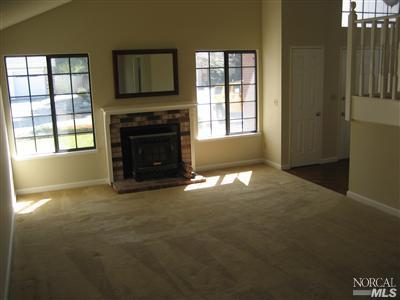 942 Locust St, Fairfield, CA 94533 photo 2