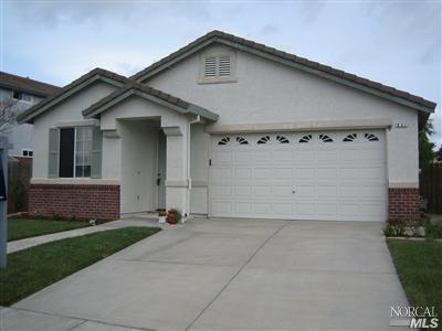 831 Cedarcrest Dr, Vacaville, CA 95687 photo 2
