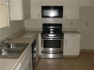 560 Basalt Dr, Vallejo, CA 94589 photo 3