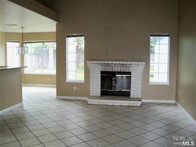207 Suffolk Pl, Winters, CA 95694 photo 2