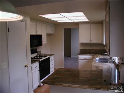 950 Buckingham Dr, Windsor, CA 95492 photo 3