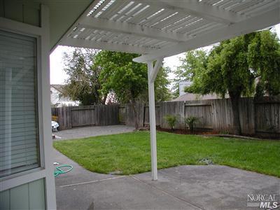 950 Buckingham Dr, Windsor, CA 95492 photo 4