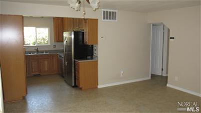 211 Camellia St, Fairfield, CA 94533 photo 4
