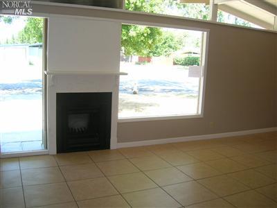 1054 1st St, Fairfield, CA 94533 photo 4